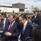 Herrera conversa con Silván en presencia de Majo y el alcalde de Palencia, ayer, en Valladolid. DL