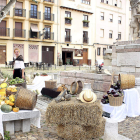 La plaza del Grano contribuyó con su arquitectura tradicional al tipismo de las imágenes de la romería de La Melonera