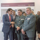 Imagen de archivo en la que se ve a Mañueco (i) en la exposición 'Guardia Civil contra el terrorismo'. DL