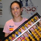 La niña bañezana Mar Fernández llega al Hotel Bedunia con el ábaco para confirmar que irá al campeonato mundial