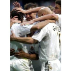 Los jugadores del Madrid celebran uno de los cuatro goles logrados