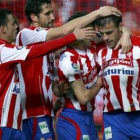 Bilic celebra con sus compañeros el primer gol asturiano.