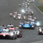 Los Toyota delante en la salida de las 24 Horas de Le Mans.