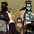 El lendakari fue asediado por las cámaras a su llegada al Parlamento