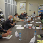 Imagen de la reunión celebrada ayer en la sede de Poeda en Santa María del Páramo. MEDINA