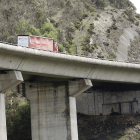 Vista del viaducto del Tremor de la A-6 desde la carretera que sube a Igüeña, en una imagen tomada el pasado viernes. ANA F. BARREDO