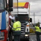 Los agentes controlaron que ningún camión sin carga justificada se dirigiese ayer a Madrid