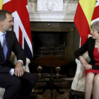 Felipe VI y Theresa May, en el número 10 de Downing Street, este jueves, 13 de julio.