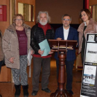 Mariluz de Vicente, Elisa Santos y Javier G. Beaumont, junto a Palazuelo y Carmen Martínez. PRIETO