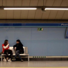 Un joven charla con Jordi Évole en un andén del metro, en Salvados.