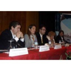 Un momento de la charla celebrada ayer en Valencia de Don Juan con la gerente de Servicios Sociales