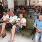 Los trabajadores de las subcontratas celebraron ayer una asamblea en UGT. L. DE LA MATA