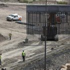 Parte del muro que construyen los particulares en la frontera de los EEUU y México.