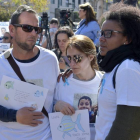 El padre de Gabriel, su hermana y su pareja en una manifestación de apoyo.