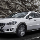 El 508, último lanzamiento de Peugeot, revitaliza la imagen de la icónica serie 500 que arrancase, allá por 1968, con «la mirada» del 504.