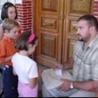 Manuel Martínez, en la fotografía, no dejó de firmar autógrafos