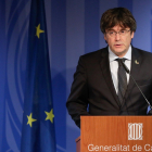 Carles Puigdemont, ayer, durante una conferencia de prensa en Bruselas. STEPHANIE LECOCQ (EFE)