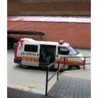 Una de las ambulancias del centro de salud de Cistierna