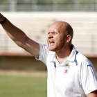 Adrián Benavides en un lance de un partido de la Peña. F. OTERO