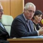 Manuel García Prada, José Luis Concepción e Isabel Pérez Peláez, ayer en los juzgados de Ponferrada