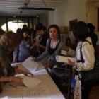 Los fisioterapeutas procedentes de Castilla y León recogen la documentación.