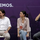Pablo Iglesias, Irene Montero e Íñigo Errejón en el mítin "Madrid se levante", en la plaza del Museo Reina Sofía.