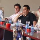 Silvano y Eduardo Domínguez -primeros por la izquierda-, ayer en la reunión de los clubes.