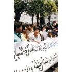 Un grupo de personas protestó ayer en Rabat por la respuesta española