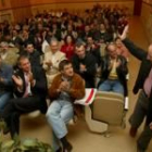 Máximo Ferrero saluda en presencia de Francisco Fernánez, Martínez Bermejo y Ramón Sánchez