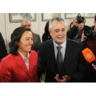 Rosa Aguilar junto al nuevo presidente de Andalucia