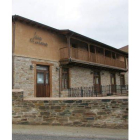 Fachada exterior de una casa rural de la comarca.