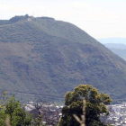 Imagen de ayer del monte Pajariel, el pulmón verde de Ponferrada, y que este año volverá a ser vigilado por voluntarios.