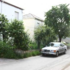 Jardines en la calzada de la calle Camino Francés.