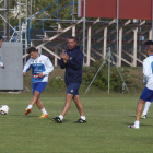 Quique Medina dirigió el entrenamiento del Tenerife ayer en Compostilla.