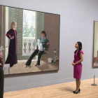 Dos visitantes observan el cuadro del artista David Hockney titulado ‘Mr and Mrs Clark and Percy’. WILL OLIVER