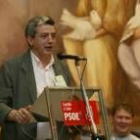Miguel Martínez en una de sus comparecencias ante la asamblea de los socialistas leoneses