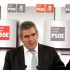 El secretario general del PSOE en Castilla y León, Julio Villarrubia, informa de una reunión de la Comisión Permanente de la Ejecutiva Autonómica del partido