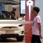 Concesionario de Tesla en Pekín (China).