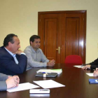 Santiago Macías, Alfonso Arias, Gerardo Díaz, Samuel Folgueral y Emilio Cubelos, en la reunión.