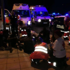 Cruz Roja Ceuta atiende a un grupo de inmigrantes.