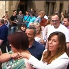 La dirigente del PP catalán Alicia Sánchez-Camacho exigió "democracia y respeto" a la gente que le abucheó en Vic.