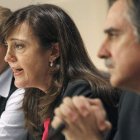 Soraya Rodríguez y Valeriano Gómez, en rueda de prensa.