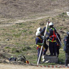 Agentes rastrean la zona de la Ruta del Agua, en Camas (Sevilla), en busca del cadáver de Marta del Castillo, en febrero del 2012.