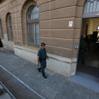 Registro de la Guardia Civil en la sede de Adif, en la Sagrera de Barcelona, este martes.