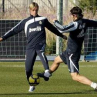 Guti, a la izquierda, es baja por lesión en el Real Madrid para enfrentarse hoy al Racing.