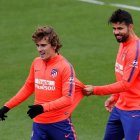 Antoine Griezmann y Diego Costa, durante un entrenamiento. J. C.