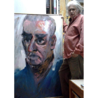 Manolo Ruiz con su retrato de Leopoldo María Panero.