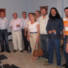 Alcaldes y concejales del PP, en la reunión de Cacabelos con el secretario provincial y la senadora.