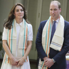 Los duques de Cambridge, Catalina y Guillermo, durante su visita al museo dedicado a Mahatma Ghandi. HARISH TYAGI