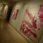 Algunas de las obras que el pintor Filippos Tsitsopoulos expone en la Casa de las Carnicerías